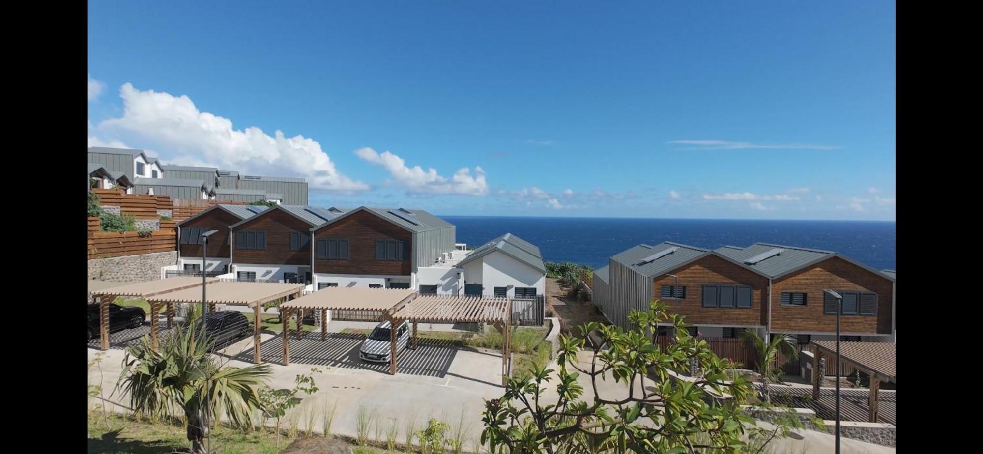 Le Reve Bleu Grand Anse Apartment Petite-Ile Luaran gambar